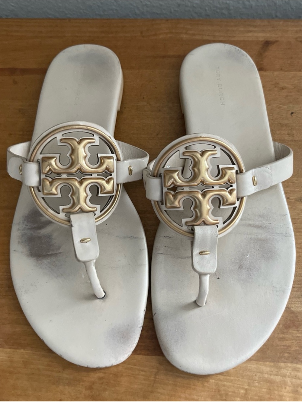 Tory Burch Women’s Metal Medallion Miller Thong Sandals Cream Flats 9.5